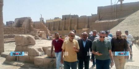 محافظ أسوان يفاجئ العاملين بمعبد إدفو بجولة ميدانية