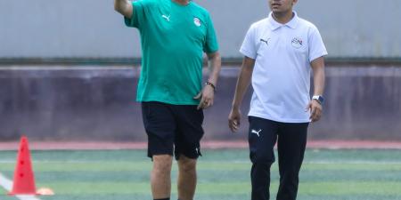 أوسكار رويز يجتمع بحكام مباريات الأهلي والزمالك وبيراميدز ويراجع أخطائهم