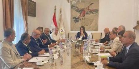 وزيرة الثقافة تبحث تطوير منظومة النشر والمكتبات العامة واستهداف الشباب