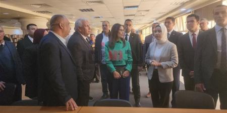 وزيرة الثقافة تتفقد مكتبة الاطلاع في مطروح وتتابع الأنشطة الفنية