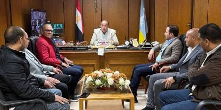 رئيس حي المنتزه أول يناقش تعزيز خطط التنمية وتحسين البنية التحتية مع برلمانيين