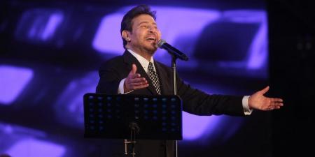 وصول جثمان هاني شاكر إلى القاهرة خلال ساعات تمهيدًا لتشييع جنازته