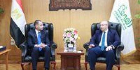 نائب وزير الصحة يبحث مع محافظ الفيوم تطوير المنظومة الصحية وتخفيف الأعباء عن المرضى