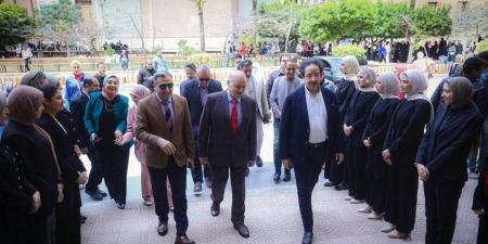لدعم الطلاب.. توزيع ملابس مجانية خلال المعرض الخيري السنوي بـ"تربية طنطا"