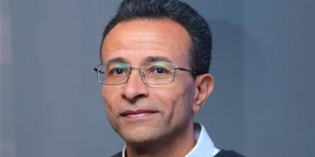 خيري حسن يروي حياة وأفكار أبوالعلاء المعري: شاعر الفلاسفة وفيلسوف الشعراء