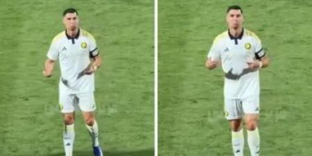 كريستيانو رونالدو يستفز جماهير الشباب بالرقص بعد هتاف "ميسي"