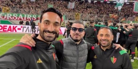 ياسر رضوان يحتفل بالتتويج بلقب الدوري الجزائري مع المولودية