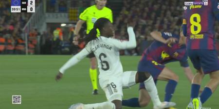 ريال مدريد.. ملخص اهداف ونتيجة مباراة ريال مدريد ضد برشلونة في الدوري الإسباني بعد مرور 45 دقيقة
