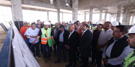 وزير النقل يتفقد مواقع العمل بالخط الثاني من شبكة القطار الكهربائي السريع (صور)
