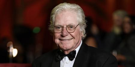 مركز السينما العربية يمنح حسين فهمي لقب شخصية العام السينمائية العربية