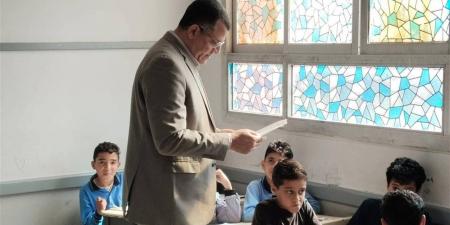 وكيل تعليم دمياط يتابع امتحانات كفر البطيخ وكفر سعد