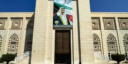 الكويت تستدعى سفير إيران وتسلمه مذكرة احتجاج لتسلل الحرس الثورى لأراضيها