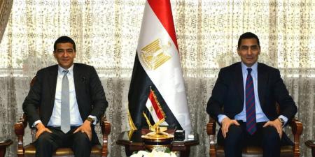 وزير الشباب يبحث مع شركة «فرص» دعم ريادة الأعمال والاستثمار في الرياضة