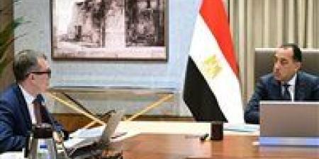 رئيس الوزراء يتابع مع وزير التخطيط الموقف التنفيذي لخطة العام المالي 2026/2025