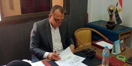 رئيس مدينة دمنهور يسرع وتيرة العمل بملف التصالح ويعتمد 80 نموذج "8" نهائيًا