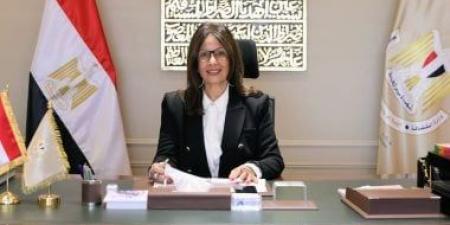 عقب عودتها من كازان.. وزيرة الثقافة تبحث تفعيل المسرح المدرسى