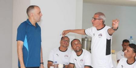 قبل الامتحانات النهائية.. محاضرة تحكيمية مكثفة في دورة مدربي حراس المرمى