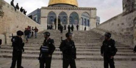 عشرات المستوطنين يقتحمون المسجد الأقصى بحماية من قوات الاحتلال الإسرائيلي