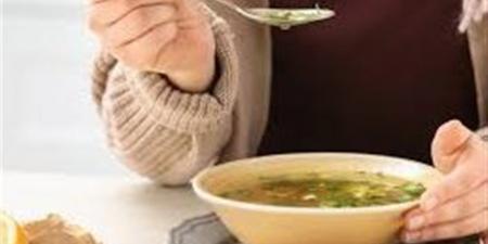 أطعمة ومشروبات تساعد على علاج الانتفاخ وتحسين صحة الأمعاء