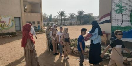 بالورود والشوكولاتة.. مدارس الفيوم تستقبل التلاميذ بفرحة وبهجة في أول أيام امتحانات نهاية العام 2026