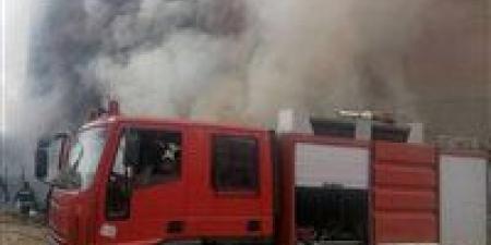 السيطرة على حريق بمخلفات ورق في كوم أوشيم الصناعية بالفيوم دون إصابات