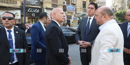 قبلة الإبداع.. محافظ القاهرة يتجول في شارع الفن بوسط البلد في يومه الثالث (بث مباشر)