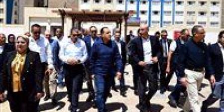 رئيس الوزراء يتفقد مجمع بولاق الدكرور التعليمى