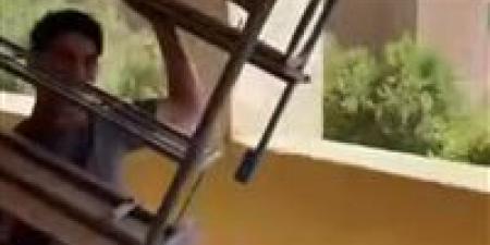 حقيقة فيديو تكسير الطلاب ديسكات وأبواب مدرسة.. مصدر بالتعليم يكشف التفاصيل الكاملة