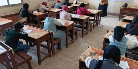 الدستور تقدم مراجعة شاملة لجزء الاستخراج فى سؤال النحو لطلاب الشهادة الإعدادية