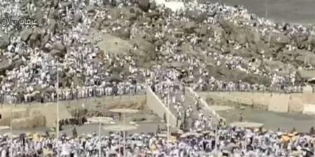 ملايين الحجاج يؤدون الركن الأعظم على صعيد عرفات اليوم