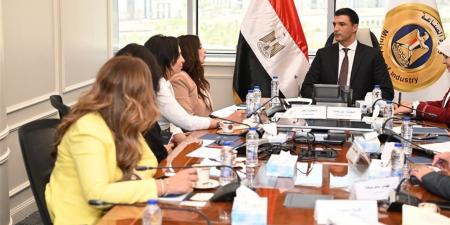وزير الصناعة يبحث دعم التعاون في التعليم الفني والتدريب المهني مع ساويرس للتنمية