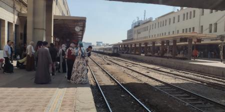 وزير النقل يتابع حركة المواصلات لحظة بلحظة خلال أول أيام عيد الأضحى (صور)