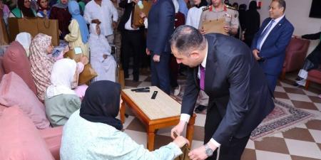 محافظ دمياط يشارك مسني "البر والتقوى" وأطفال دور الضيافة فرحة عيد الأضحى