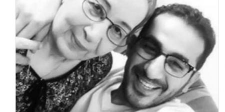 هند صبري تعزي أحمد حلمي في وفاة والدته