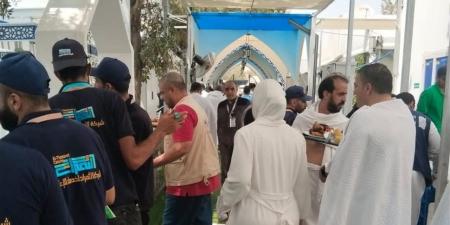 الشؤون الإسلامية السعودية تبدأ توزيع هدية خادم الحرمين الشريفين من المصاحف على الحجاج المغادرين