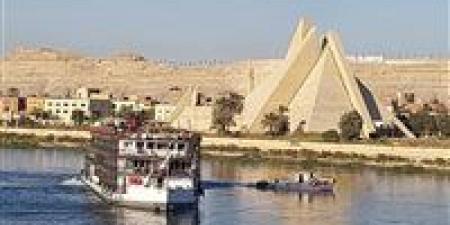 شحوط باخرة نيلية في عرض نهر النيل بالمنيا