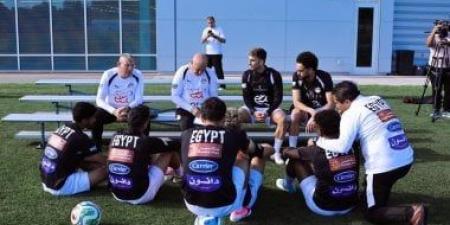 جلسة خاصة لـ حسام حسن مع لاعبى الوسط والأجنحة قبل مواجهة البرازيل