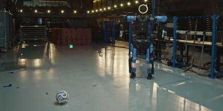 روبوت أطلس يتعلم مهارات كرة القدم عبر مشاهدة مباريات كأس العالم