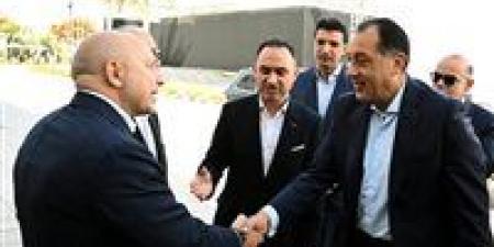 رئيس الوزراء يفتتح ويتفقد عددًا من المشروعات الصناعية بالسادس من أكتوبر