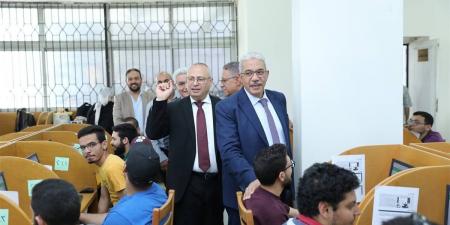 نائب رئيس جامعة الأزهر يتابع سير الاختبارات الإلكترونية لطلاب طب البنين بالقاهرة
