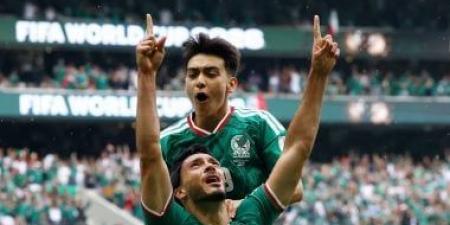 المكسيكي جيلبرتو مورا يدخل تاريخ كأس العالم كأصغر لاعب من دولة مستضيفة