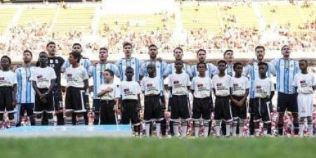 من إطلاق النار إلى الثعابين والتماسيح.. الأزمات تطارد منتخبات كأس العالم