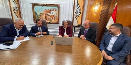 محافظ الوادي الجديد تبحث مجالات التعاون المشترك مع إحدي الشركات الزراعية
