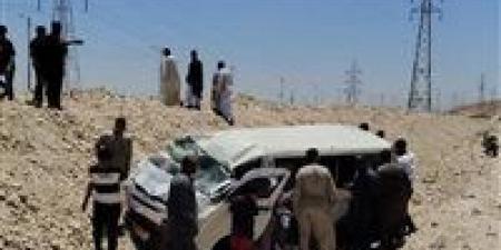 إصابة 6 أشخاص في انقلاب ميكروباص بطريق الصف