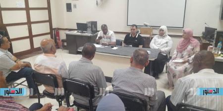 وكيل "تعليم أسوان" يجتمع بالقيادات التعليمية لمتابعة الاستعدادات النهائية لامتحانات الثانوية العامة