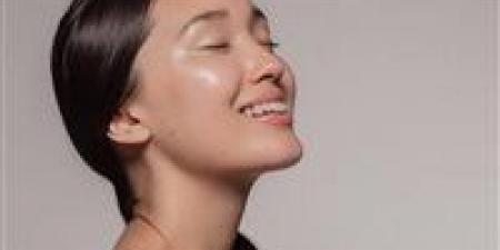 خبراء يكشفون..سر البشرة الزجاجية والشعر اللامع في 9 أطعمة وعادات