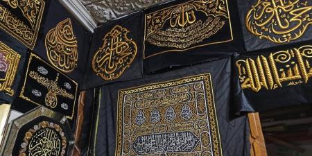 مع بدء تغيير كسوة الكعبة.. ما السر وراء استبدالها كل عام؟
