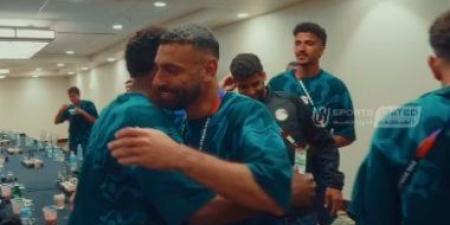 منتخب مصر يفاجئ محمد صلاح بـ"تورتة" عيد ميلاده بعد نهاية مباراة بلجيكا.. فيديو