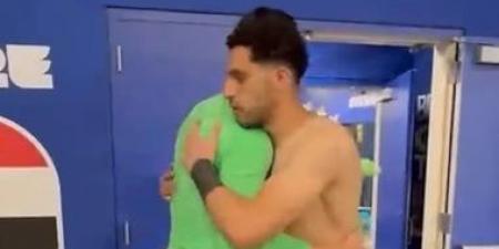 " الود و تبادل التيشيرتات " بين نجوم منتخب مصر و بلجيكا بعد التعادل فى المونديال