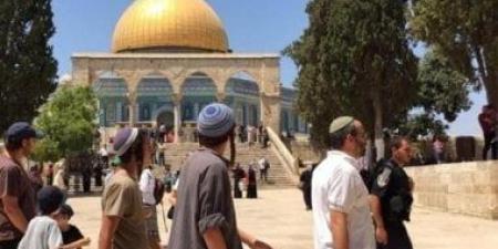 مستوطنون يقتحمون المسجد الأقصى ويؤدون طقوسا دينية بحماية قوات الاحتلال